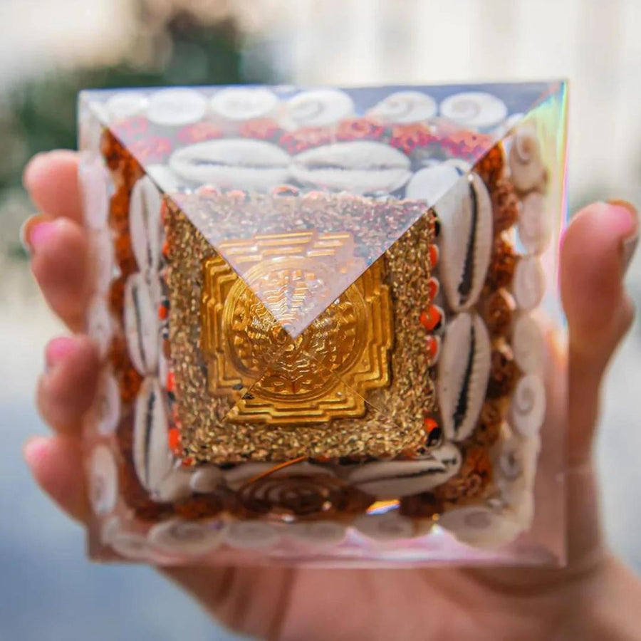 š Crystal Lakshmi Wealth Gomati Chakra Pyramid š°